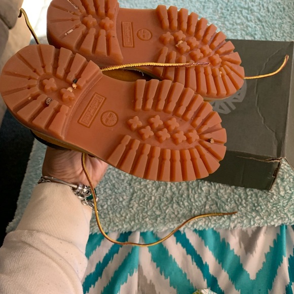 Timbs - Picture 5 of 6